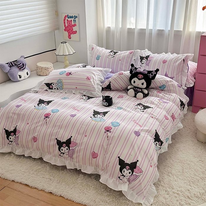 91家纺网 家纺一手货源 找家纺 玉元坊 2025新款凯蒂猫全棉库洛米纯棉床裙公主风花边被套四件套三件套（第三批）-花边款 花边款-库洛米条纹