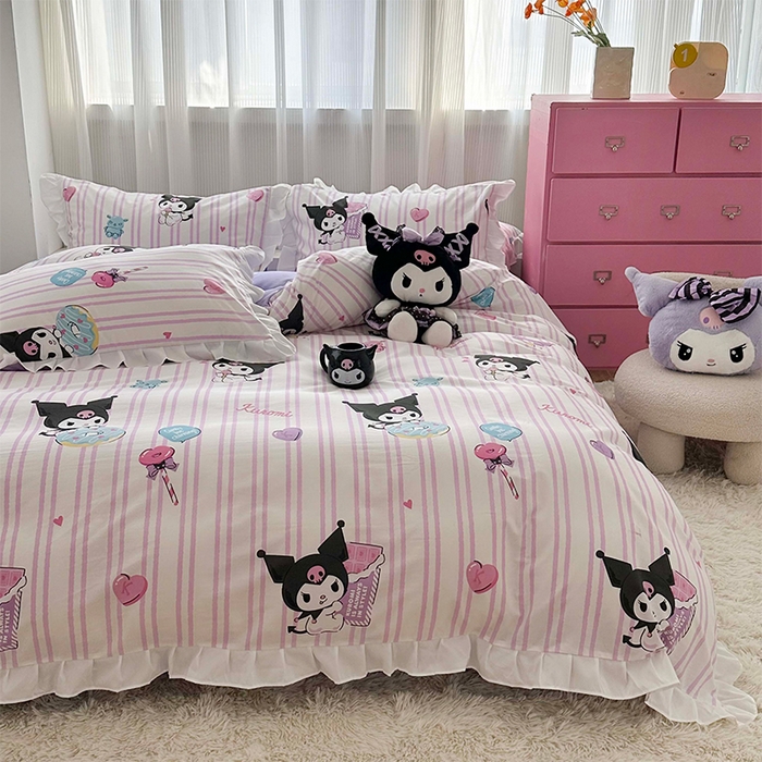 91家纺网 家纺一手货源 找家纺 玉元坊 2025新款凯蒂猫全棉库洛米纯棉床裙公主风花边被套四件套三件套（第三批）-花边款 花边款-库洛米条纹