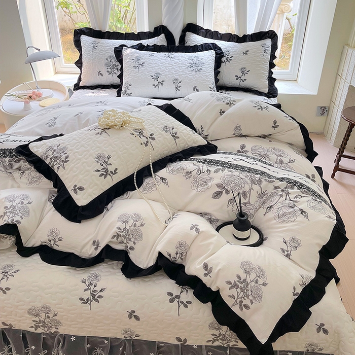 91家纺网 家纺一手货源 找家纺 雨彤家纺 2025年新款赫本风云朵水洗棉夹棉双层花边床盖四件套 爱丽莎-赫本风