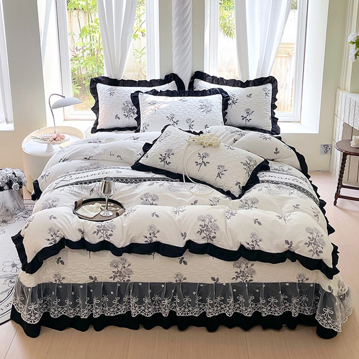 （总）雨彤家纺 2025年新款赫本风云朵水洗棉夹棉双层花边床盖四件套