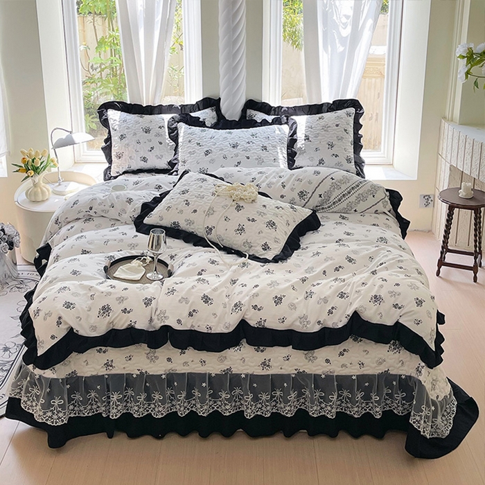 雨彤家纺 2025年新款赫本风云朵水洗棉夹棉双层花边床盖四件套 爱翩翩-赫本风
