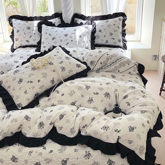 91家纺网 家纺一手货源 找家纺 雨彤家纺 2025年新款赫本风云朵水洗棉夹棉双层花边床盖四件套 爱翩翩-赫本风