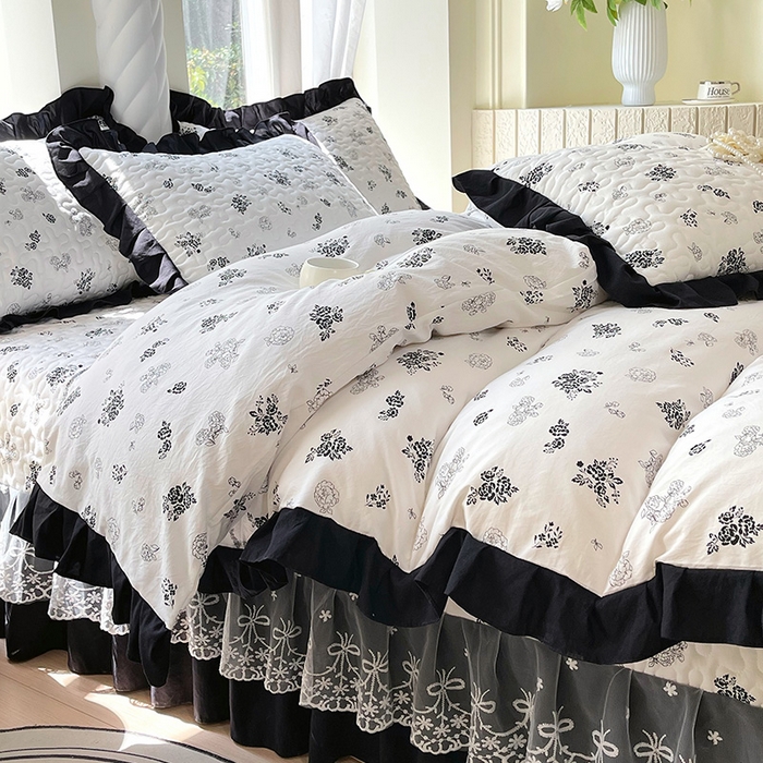 91家纺网 家纺一手货源 找家纺 雨彤家纺 2025年新款赫本风云朵水洗棉夹棉双层花边床盖四件套 爱翩翩-赫本风