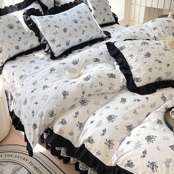 91家纺网 家纺一手货源 找家纺 雨彤家纺 2025年新款赫本风云朵水洗棉夹棉双层花边床盖四件套 爱翩翩-赫本风