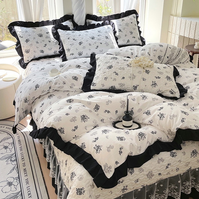 91家纺网 家纺一手货源 找家纺 雨彤家纺 2025年新款赫本风云朵水洗棉夹棉双层花边床盖四件套 爱翩翩-赫本风