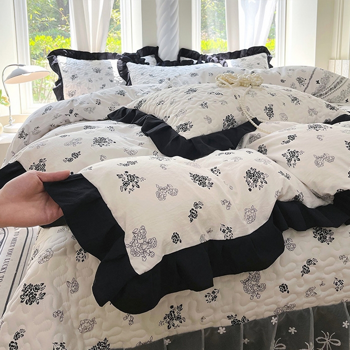 91家纺网 家纺一手货源 找家纺 雨彤家纺 2025年新款赫本风云朵水洗棉夹棉双层花边床盖四件套 爱翩翩-赫本风