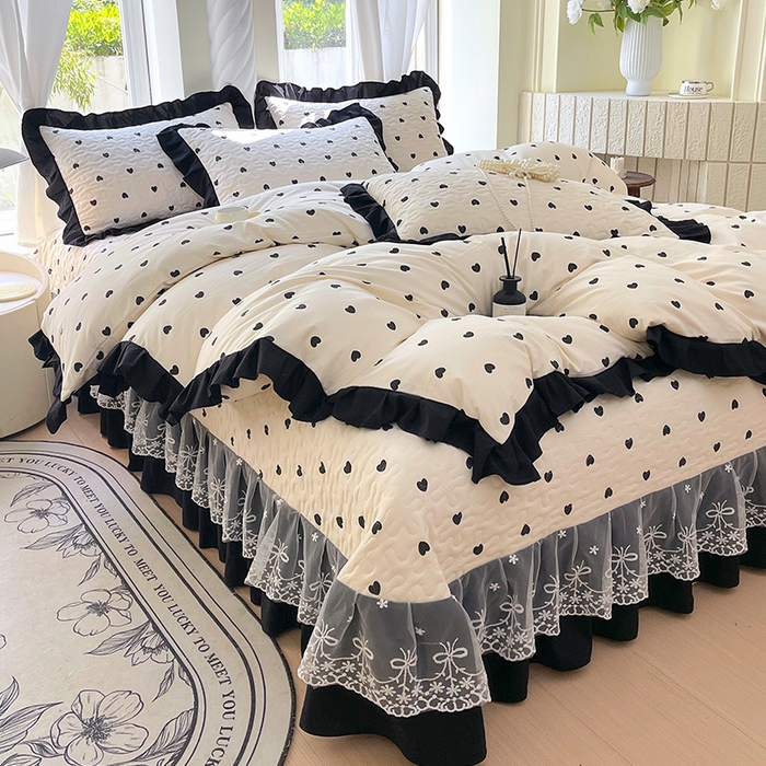 91家纺网 家纺一手货源 找家纺 雨彤家纺 2025年新款赫本风云朵水洗棉夹棉双层花边床盖四件套 爱心-赫本风