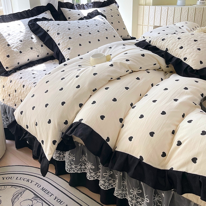 91家纺网 家纺一手货源 找家纺 雨彤家纺 2025年新款赫本风云朵水洗棉夹棉双层花边床盖四件套 爱心-赫本风