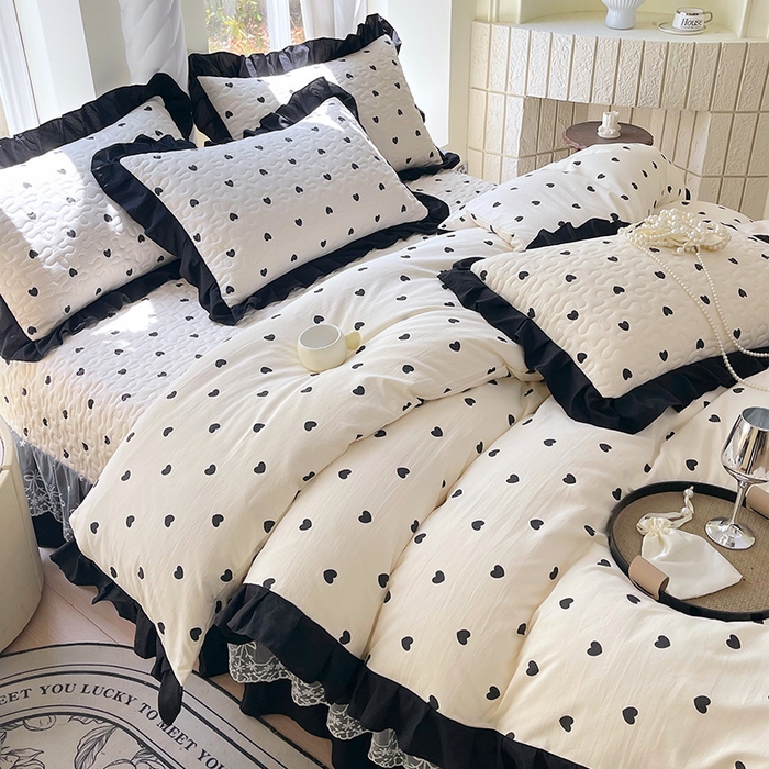 91家纺网 家纺一手货源 找家纺 雨彤家纺 2025年新款赫本风云朵水洗棉夹棉双层花边床盖四件套 爱心-赫本风