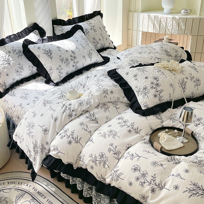 91家纺网 家纺一手货源 找家纺 雨彤家纺 2025年新款赫本风云朵水洗棉夹棉双层花边床盖四件套 爱枝蔓-赫本风