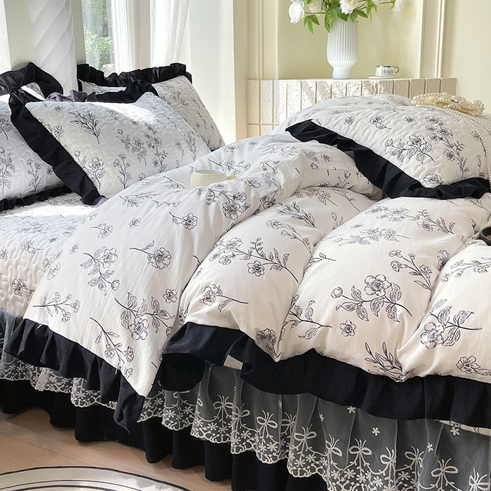 91家纺网 家纺一手货源 找家纺 雨彤家纺 2025年新款赫本风云朵水洗棉夹棉双层花边床盖四件套 爱枝蔓-赫本风