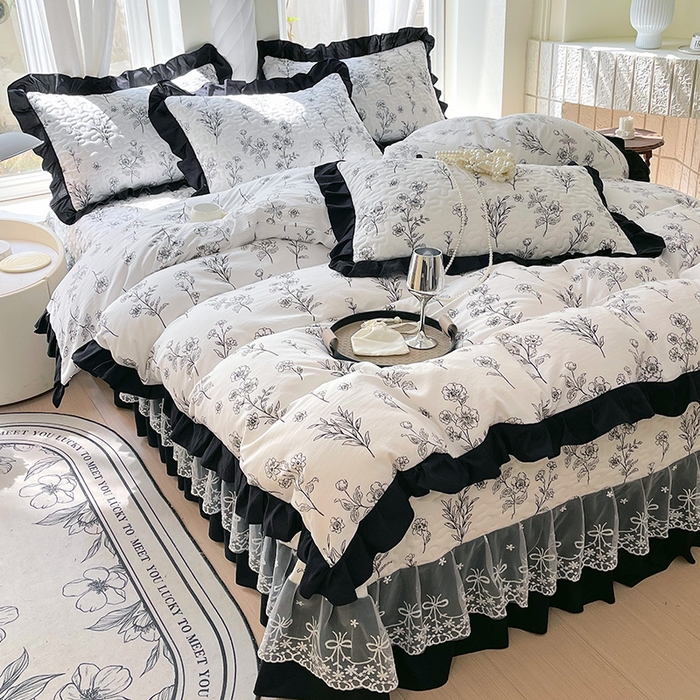 91家纺网 家纺一手货源 找家纺 雨彤家纺 2025年新款赫本风云朵水洗棉夹棉双层花边床盖四件套 爱枝蔓-赫本风