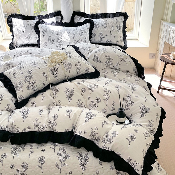 91家纺网 家纺一手货源 找家纺 雨彤家纺 2025年新款赫本风云朵水洗棉夹棉双层花边床盖四件套 爱枝蔓-赫本风