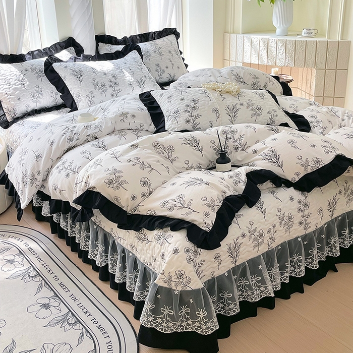 91家纺网 家纺一手货源 找家纺 雨彤家纺 2025年新款赫本风云朵水洗棉夹棉双层花边床盖四件套 爱枝蔓-赫本风