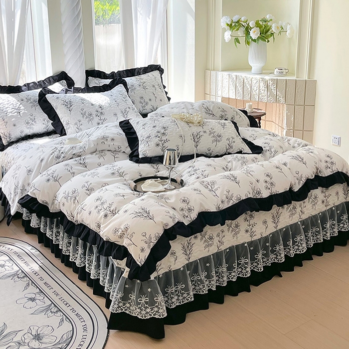 91家纺网 家纺一手货源 找家纺 雨彤家纺 2025年新款赫本风云朵水洗棉夹棉双层花边床盖四件套 爱枝蔓-赫本风