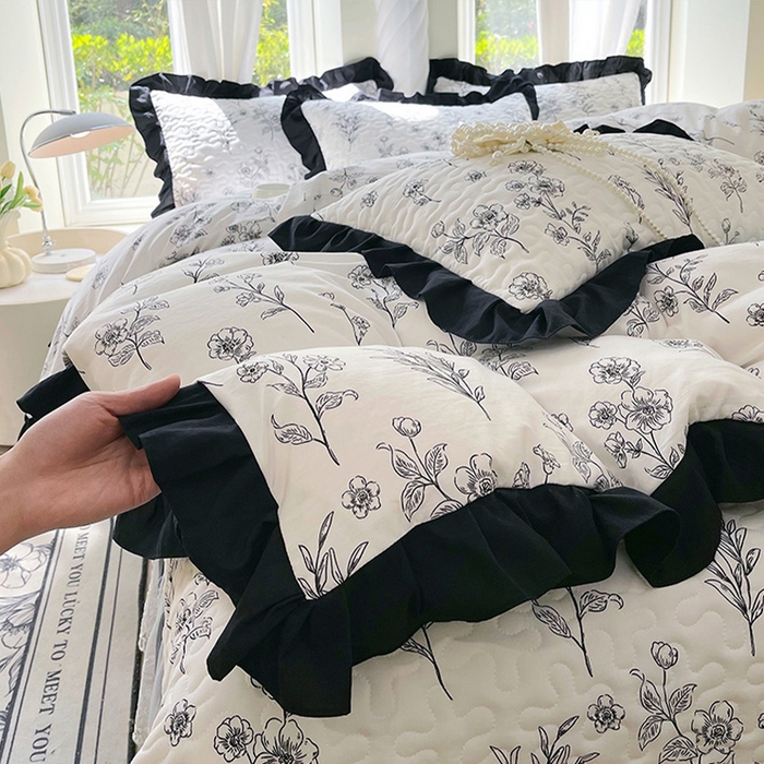 91家纺网 家纺一手货源 找家纺 雨彤家纺 2025年新款赫本风云朵水洗棉夹棉双层花边床盖四件套 爱枝蔓-赫本风