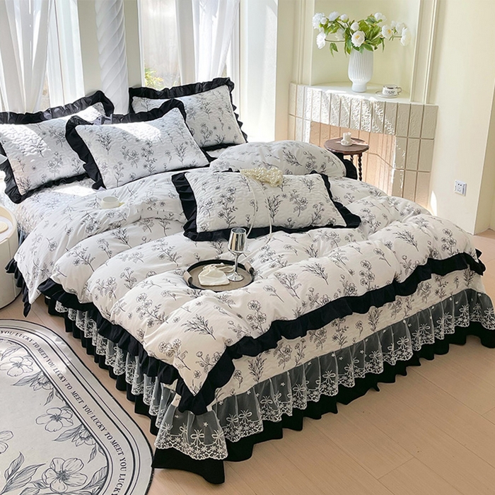 91家纺网 家纺一手货源 找家纺 雨彤家纺 2025年新款赫本风云朵水洗棉夹棉双层花边床盖四件套 爱枝蔓-赫本风