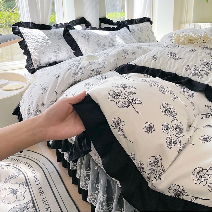 91家纺网 家纺一手货源 找家纺 雨彤家纺 2025年新款赫本风云朵水洗棉夹棉双层花边床盖四件套 爱枝蔓-赫本风