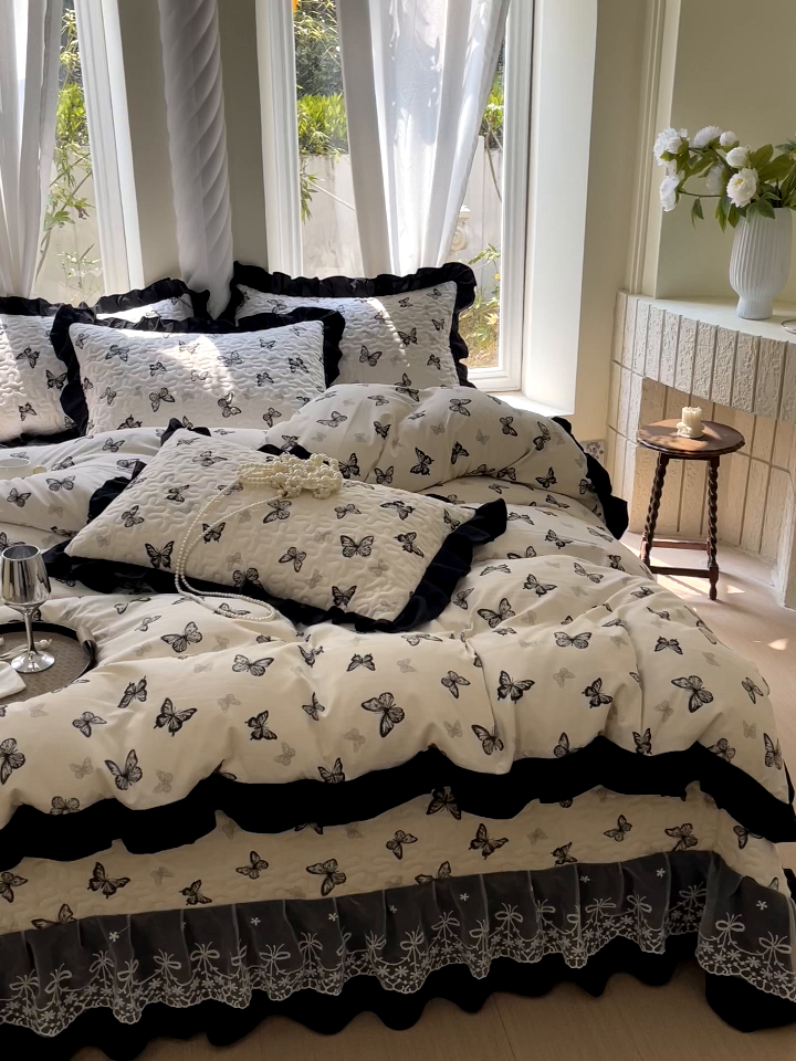 91家纺网 家纺一手货源 找家纺 雨彤家纺 2025年新款赫本风云朵水洗棉夹棉双层花边床盖四件套 蝴蝶-赫本风