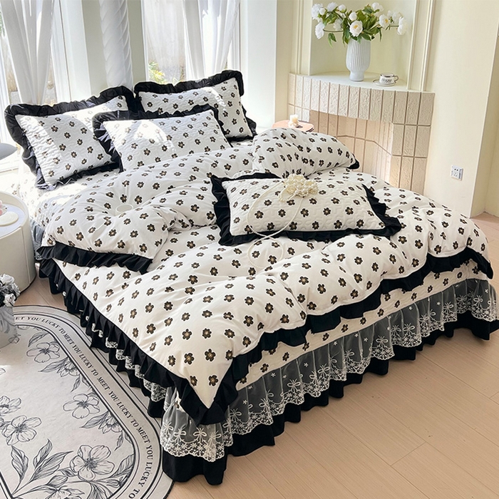 91家纺网 家纺一手货源 找家纺 雨彤家纺 2025年新款赫本风云朵水洗棉夹棉双层花边床盖四件套 栗南微-赫本风