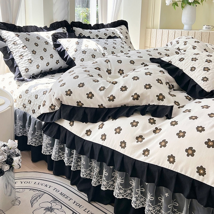 91家纺网 家纺一手货源 找家纺 雨彤家纺 2025年新款赫本风云朵水洗棉夹棉双层花边床盖四件套 栗南微-赫本风