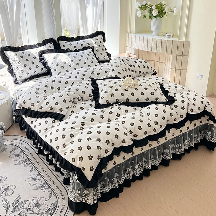 91家纺网 家纺一手货源 找家纺 雨彤家纺 2025年新款赫本风云朵水洗棉夹棉双层花边床盖四件套 栗南微-赫本风