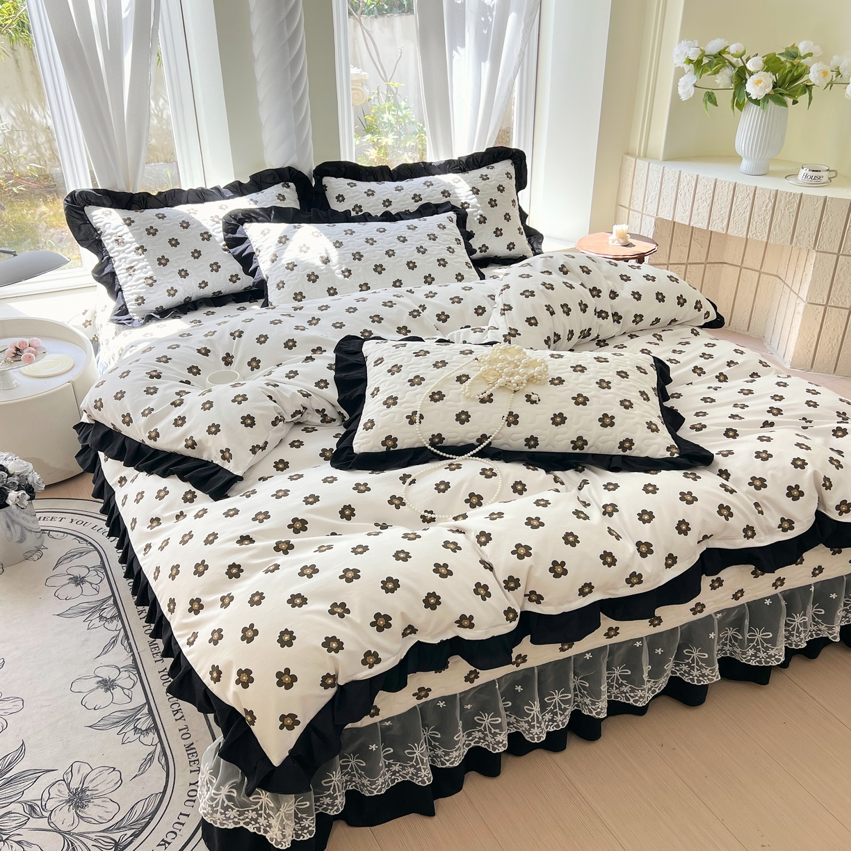 91家纺网 家纺一手货源 找家纺 雨彤家纺 2025年新款赫本风云朵水洗棉夹棉双层花边床盖四件套 栗南微-赫本风