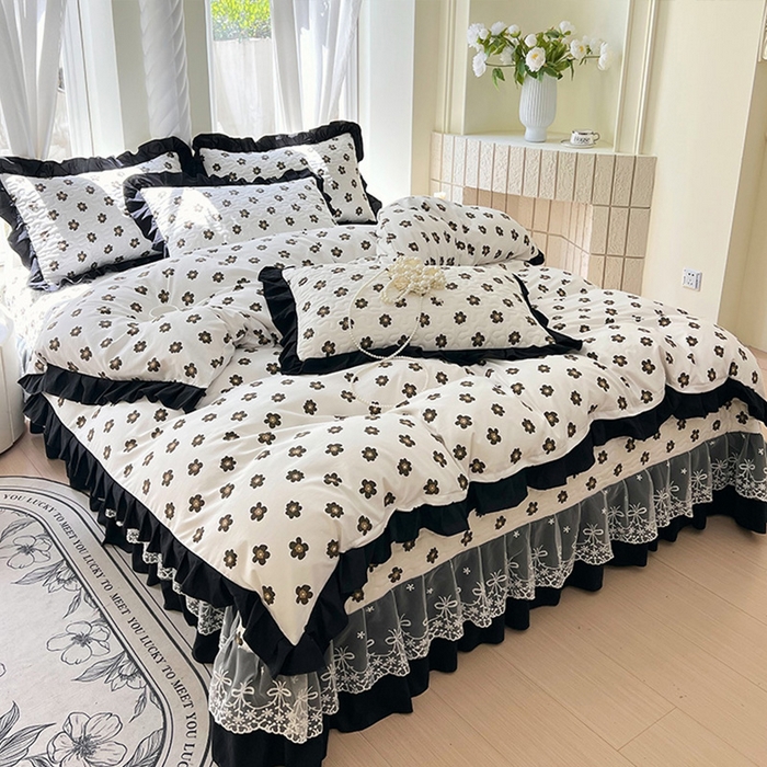 91家纺网 家纺一手货源 找家纺 雨彤家纺 2025年新款赫本风云朵水洗棉夹棉双层花边床盖四件套 栗南微-赫本风