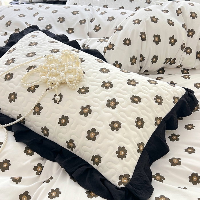 91家纺网 家纺一手货源 找家纺 雨彤家纺 2025年新款赫本风云朵水洗棉夹棉双层花边床盖四件套 栗南微-赫本风