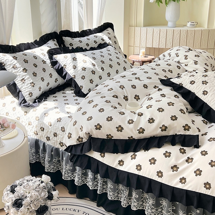 91家纺网 家纺一手货源 找家纺 雨彤家纺 2025年新款赫本风云朵水洗棉夹棉双层花边床盖四件套 栗南微-赫本风