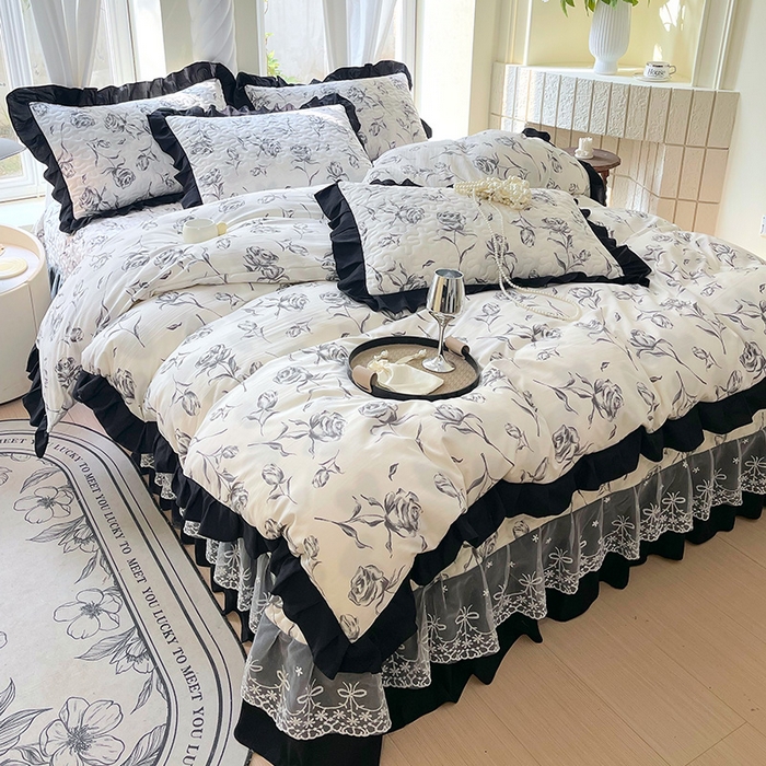 91家纺网 家纺一手货源 找家纺 雨彤家纺 2025年新款赫本风云朵水洗棉夹棉双层花边床盖四件套 水墨玫瑰-赫本风