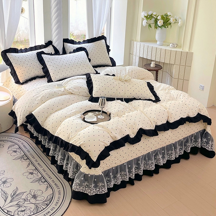 91家纺网 家纺一手货源 找家纺 雨彤家纺 2025年新款赫本风云朵水洗棉夹棉双层花边床盖四件套 小波点-赫本风