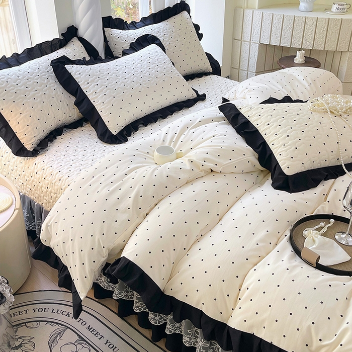 91家纺网 家纺一手货源 找家纺 雨彤家纺 2025年新款赫本风云朵水洗棉夹棉双层花边床盖四件套 小波点-赫本风