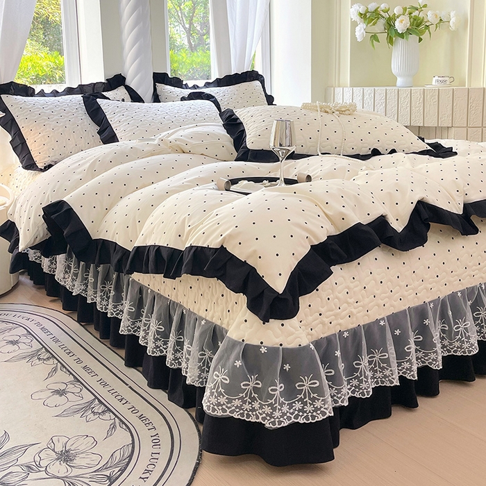 91家纺网 家纺一手货源 找家纺 雨彤家纺 2025年新款赫本风云朵水洗棉夹棉双层花边床盖四件套 小波点-赫本风