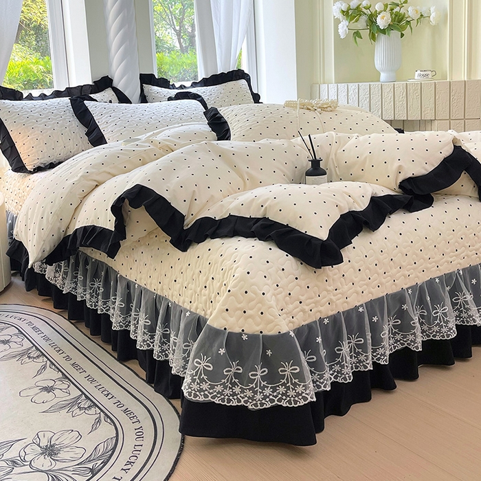 91家纺网 家纺一手货源 找家纺 雨彤家纺 2025年新款赫本风云朵水洗棉夹棉双层花边床盖四件套 小波点-赫本风