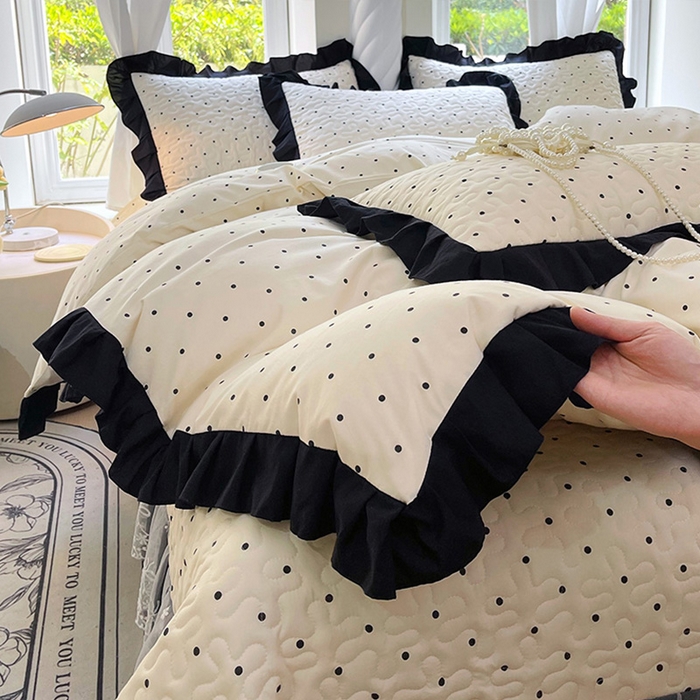 91家纺网 家纺一手货源 找家纺 雨彤家纺 2025年新款赫本风云朵水洗棉夹棉双层花边床盖四件套 小波点-赫本风