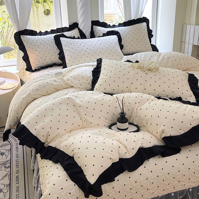 91家纺网 家纺一手货源 找家纺 雨彤家纺 2025年新款赫本风云朵水洗棉夹棉双层花边床盖四件套 小波点-赫本风