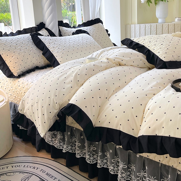 91家纺网 家纺一手货源 找家纺 雨彤家纺 2025年新款赫本风云朵水洗棉夹棉双层花边床盖四件套 小波点-赫本风