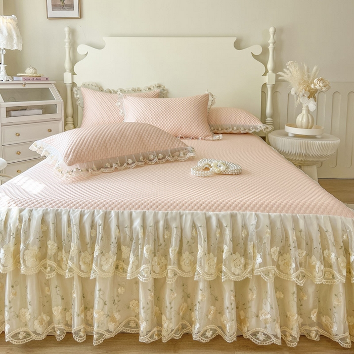 91家纺网 家纺一手货源 找家纺 恋尚 2025新款3D裸睡凉感冰豆豆床笠式床裙软席席子三件套-巧心（控价170起） 巧心-浅玉