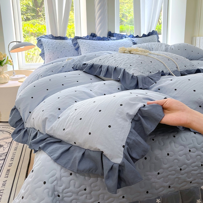 91家纺网 家纺一手货源 找家纺 雨彤家纺 2025年新款赫本风云朵水洗棉夹棉双层花边床盖四件套 芋艿波波-兰-赫本风