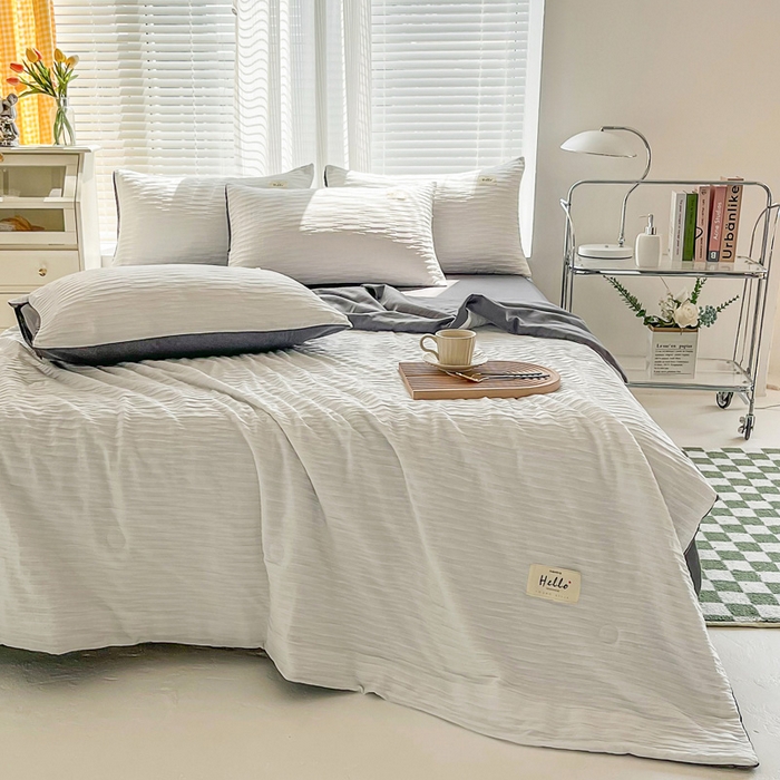 91家纺网 家纺一手货源 找家纺 斯卡诺家纺 2025新款直播爆款提花针织泡泡纱夏被四件套夏凉被空调被四件套 白灰色