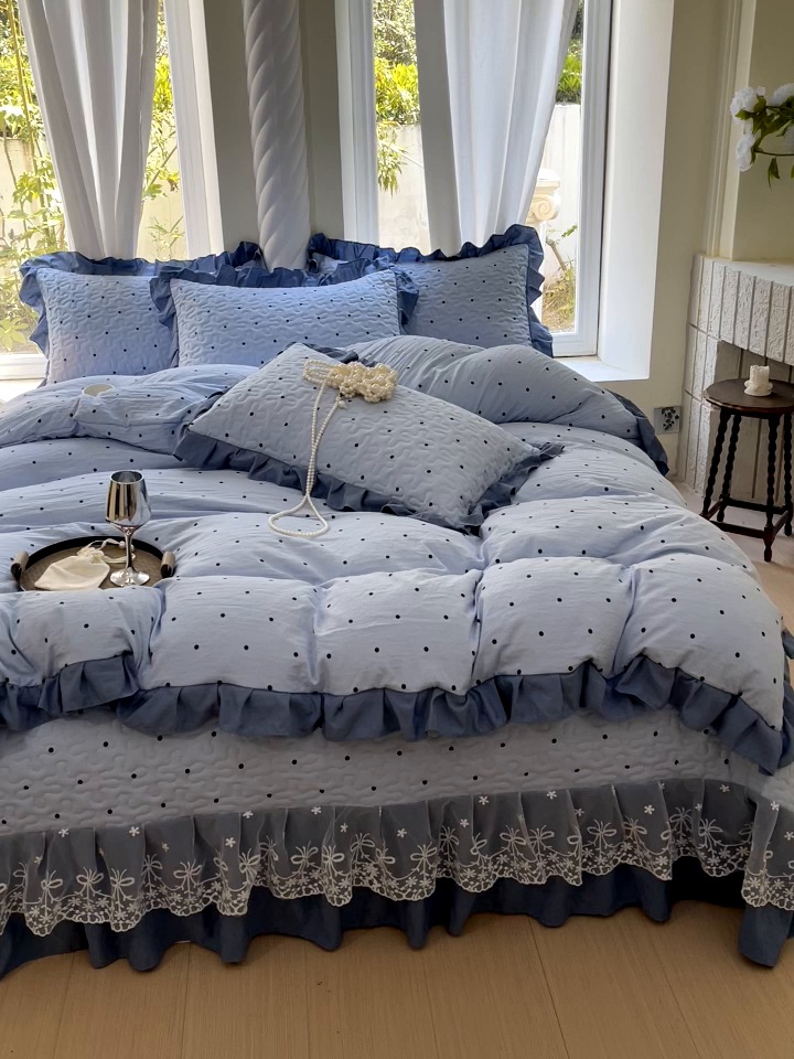 91家纺网 家纺一手货源 找家纺 雨彤家纺 2025年新款赫本风云朵水洗棉夹棉双层花边床盖四件套 芋艿波波-兰-赫本风