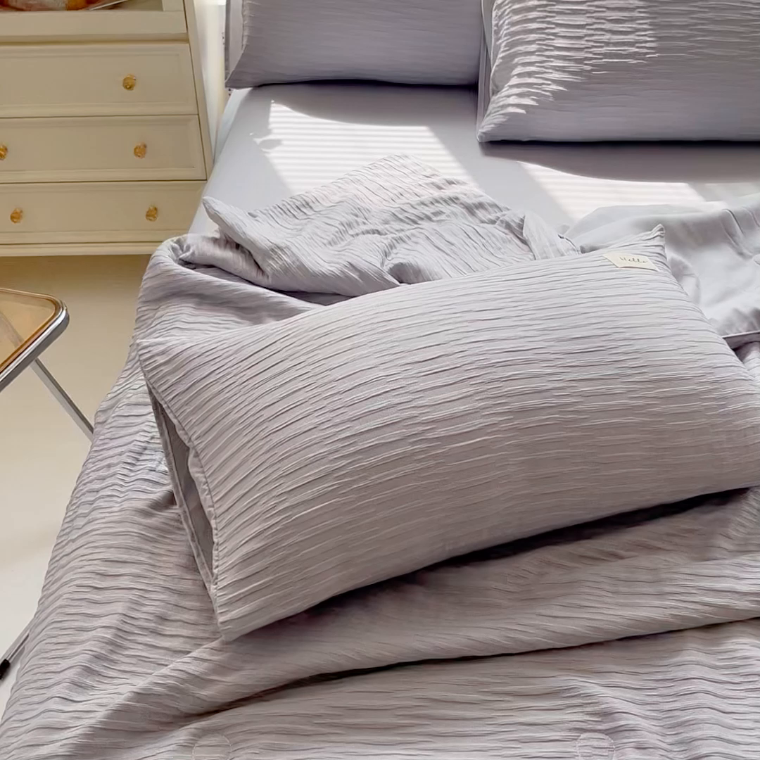 91家纺网 家纺一手货源 找家纺 斯卡诺家纺 2025新款直播爆款提花针织泡泡纱夏被四件套夏凉被空调被四件套 灰色