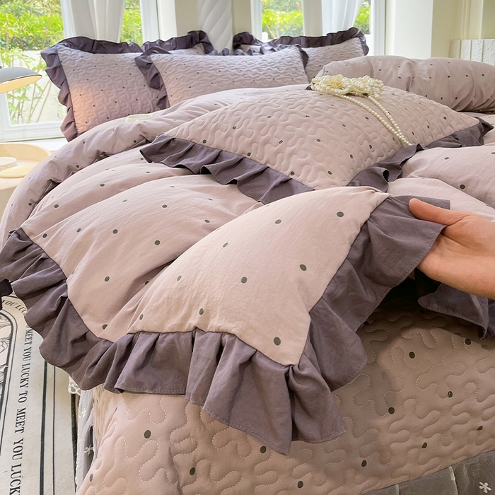 91家纺网 家纺一手货源 找家纺 雨彤家纺 2025年新款赫本风云朵水洗棉夹棉双层花边床盖四件套 芋艿波波-紫-赫本风