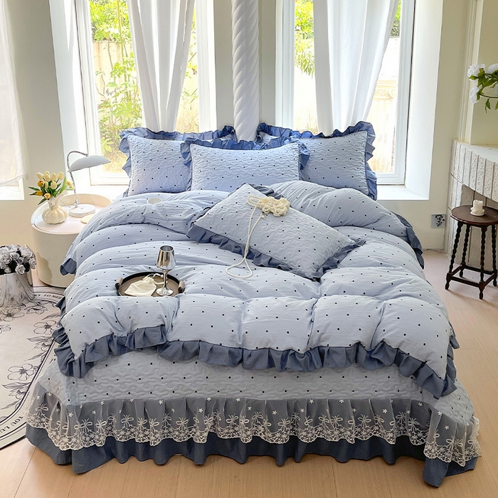 雨彤家纺 2025年新款赫本风云朵水洗棉夹棉双层花边床盖四件套 芋艿波波-兰-赫本风