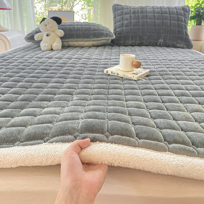 91家纺网 家纺一手货源 找家纺 （总）耐思家纺 2024新款柔软A类加厚保暖牛奶绒床褥