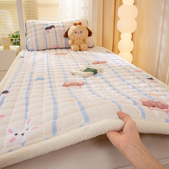 91家纺网 家纺一手货源 找家纺 （总）耐思家纺 2024新款学生上下铺床褥系列-牛奶绒床褥