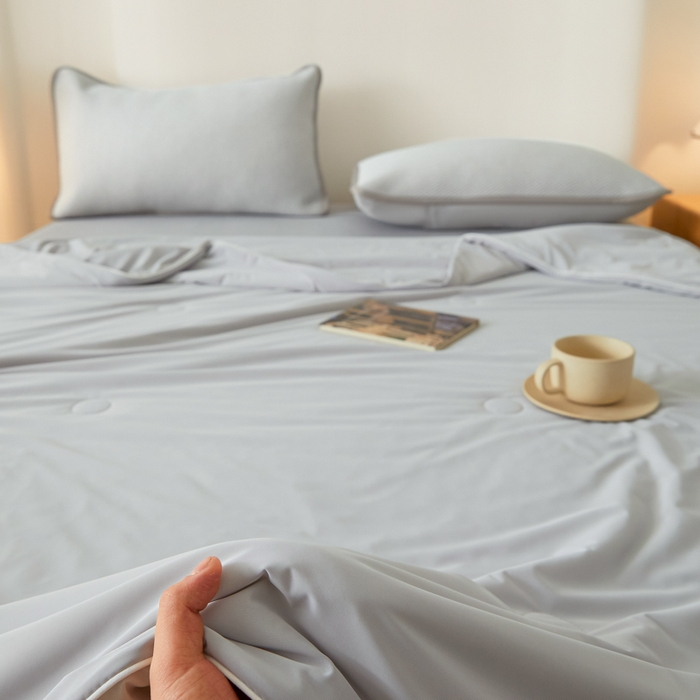 91家纺网 家纺一手货源 找家纺 欧邦 2025春夏新款PE凉感冰豆豆床笠款夏被夏凉被空调被四件套 桃心-灰