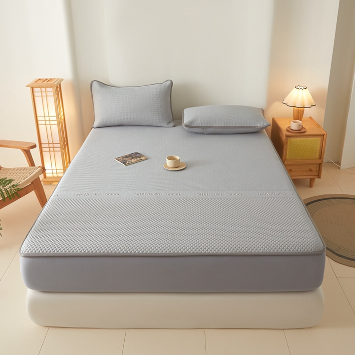 91家纺网 家纺一手货源 找家纺 欧邦 2025春夏新款PE凉感冰豆豆床笠款夏被夏凉被空调被四件套 桃心-灰