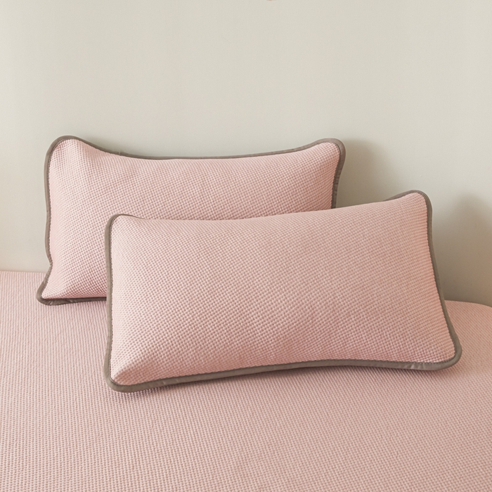 91家纺网 家纺一手货源 找家纺 欧邦 2025春夏新款PE凉感冰豆豆床笠款夏被夏凉被空调被四件套 桃心-粉